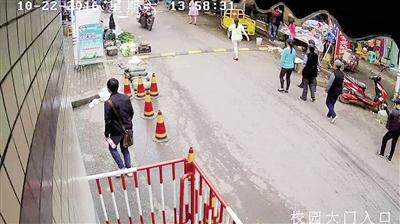 雙橋入室盜竊案，監(jiān)控視頻截圖紅圈處為犯罪嫌疑人。 本報記者 雷鍵 通訊員 葉文廣 攝