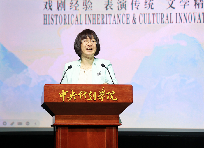 中國(guó)電影資料館館長(zhǎng)、中國(guó)電影藝術(shù)研究中心主任孫向輝致辭。來(lái)源：主辦方供圖 