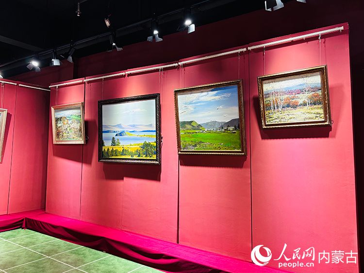 油畫寫生基地中展示的作品。人民網記者 張聿修攝