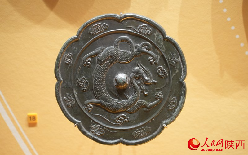 唐代·千秋龍紋鏡。人民網(wǎng)記者 李志強(qiáng)攝
