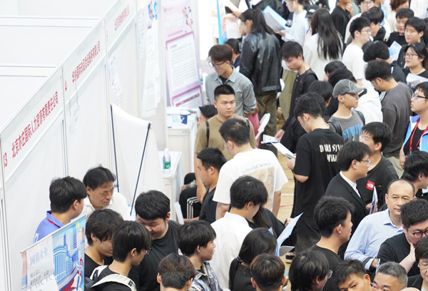北京科技職業(yè)大學2026屆畢業(yè)生首場秋季綜合類招聘會現(xiàn)場。校方供圖