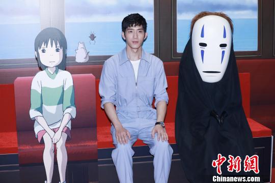 井柏然此番在《千與千尋》中為“白龍”角色配音。　康玉湛 攝