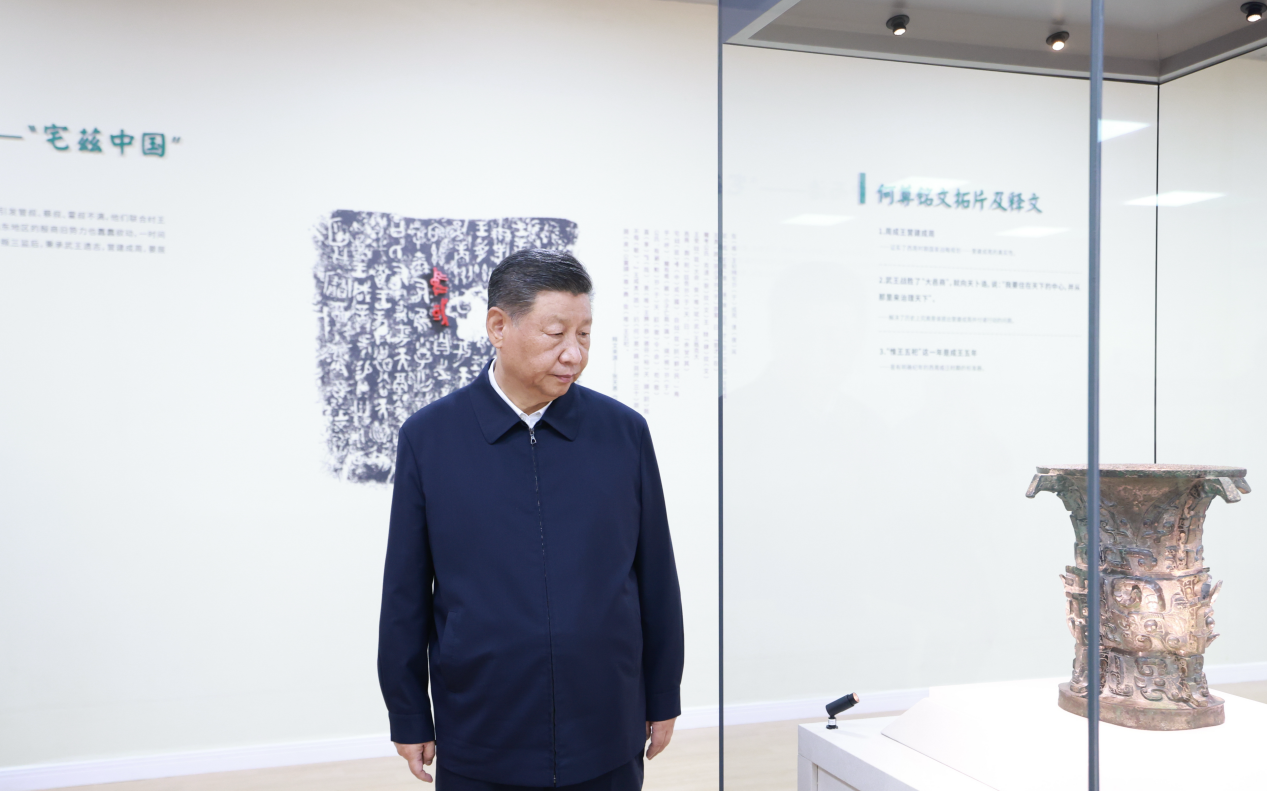 2024年9月10日,習(xí)近平總書(shū)記在前往甘肅考察途中,來(lái)到陜西寶雞參觀寶雞青銅器博物院。 2024年9月10日,習(xí)近平總書(shū)記在前往甘肅考察途中,來(lái)到陜西寶雞參觀寶雞青銅器博物院。